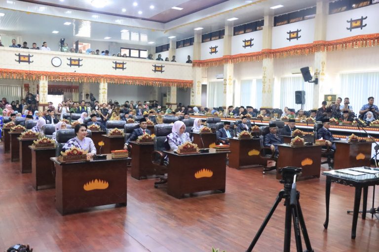 25 Anggota DPRD Metro Resmi Dilantik, Ria Hartini Terpilih Ketua Sementara