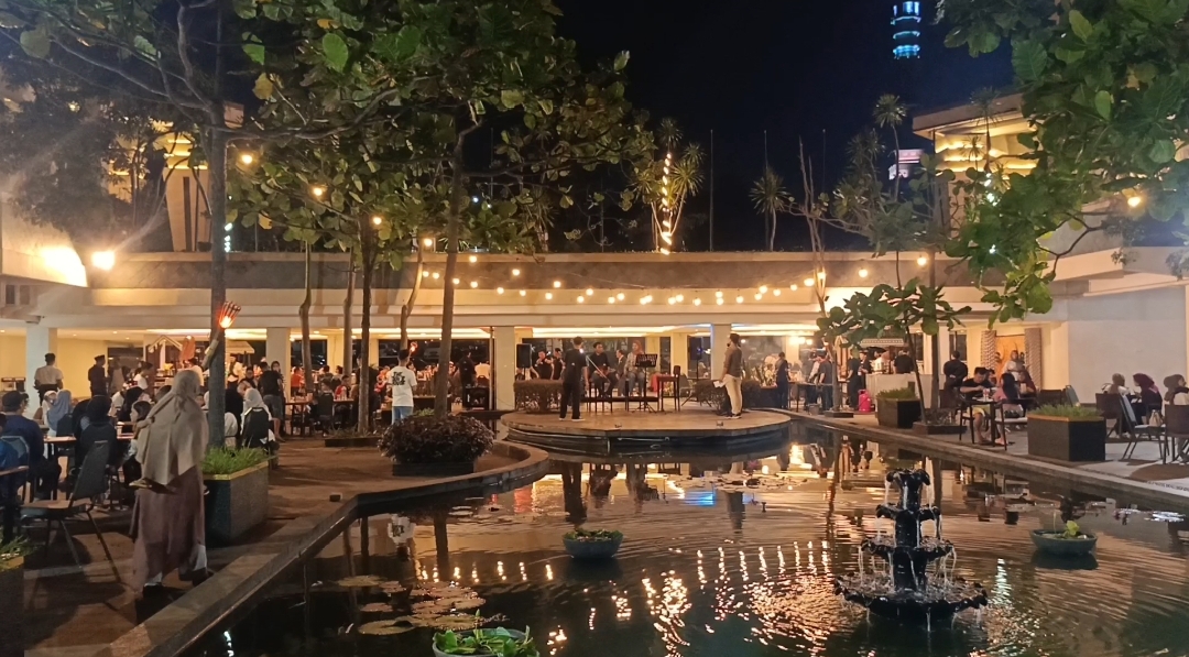 Suasana Angkringan Malam Hari di Swiss-Belhotel Lampung (Foto: rani/jurai.id)