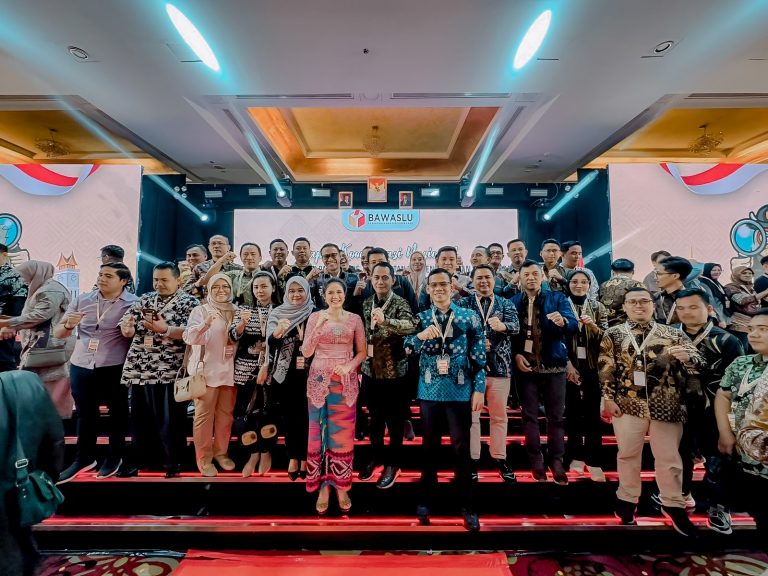 Bawaslu Lampung Raih Apresiasi Pencegahan dan Pengawasan Partisipatif Teraktif Tingkat Provinsi
