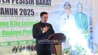 ‎Bupati Dedi Irawan Buka Lomba Memakai Sarung Gantung dan Tungkus  ‎