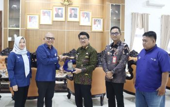 Kepala TVRI Lampung Sambangi Bupati Hamartoni, Bahas Kerja Sama Penyiaran 2026
