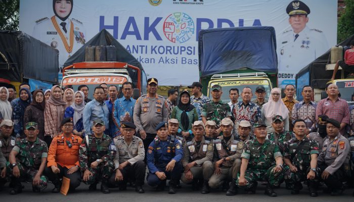 Wali Kota Eva Dwiana Lepas 13 Truk Bantuan untuk Korban Banjir di Sumatera