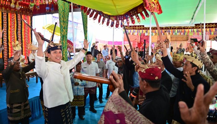 Cangget Bagha Katibung: Bupati Egi Resmi Sandang Adok Pengikhan Penata Marga