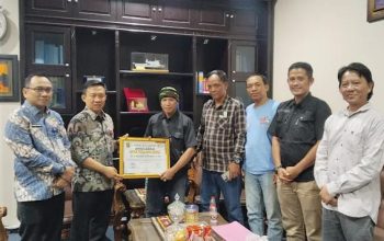 Sekdaprov Lampung Marindo Kurniawan Raih Anugerah Artha Prasasana Karya