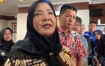Eva Serahkan Bantuan Biaya Pengobatan Kepada Korban Musibah Angin Puting Beliung dan Tertimpa Pohon   