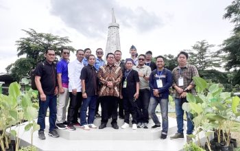 Ketum SMSI Pusat Resmikan Monumen Media Siber
