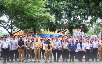 Ramadan Berkah, Bunda Eva Bagikan Dua Tiket Umrah Ke Petugas Dishub