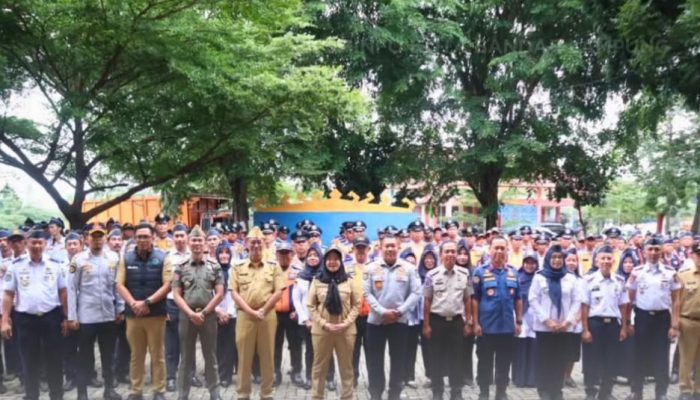 Ramadan Berkah, Bunda Eva Bagikan Dua Tiket Umrah Ke Petugas Dishub