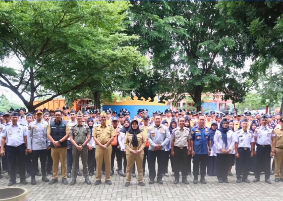 Ramadan Berkah, Bunda Eva Bagikan Dua Tiket Umrah Ke Petugas Dishub