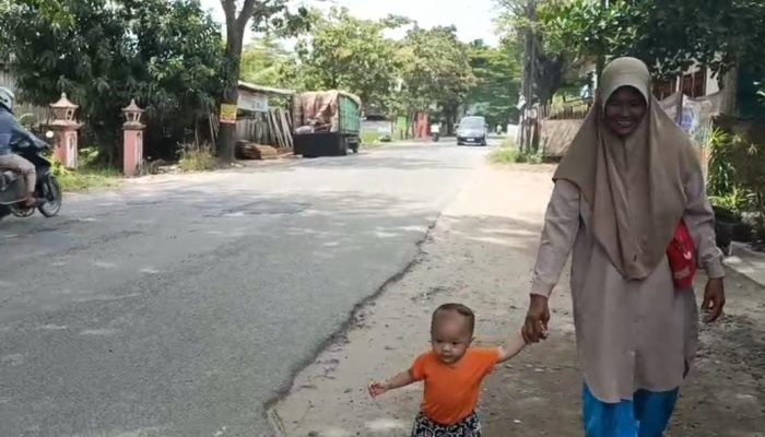 Warga Apresiasi Perbaikan Jalan Pulau Damar di Bandar Lampung