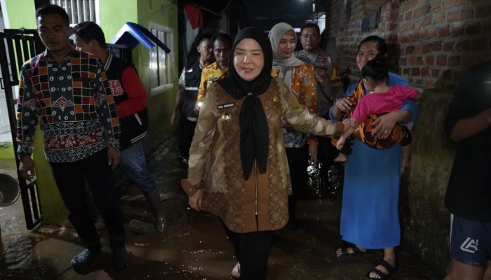 Walikota Bandar Lampung Beri Bantuan Korban Terdampak Banjir