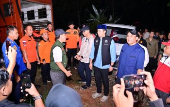 Respons Cepat Banjir Jati Agung, Bupati Egi Turun Malam Hari Cek Kondisi Warga