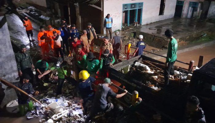 Satgas Gabungan Kota Bandar Lampung Gerak Cepat Tangani Dampak Hujan Lebat