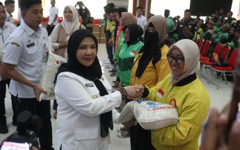Ramadhan Berkah, Ojol Bandar Lampung Terima Bantuan Beras dari Pemkot