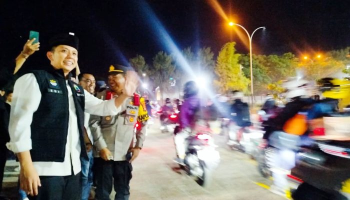 Humanis! Bupati Egi Sapa Pemudik Motor Dini Hari, Ingatkan Soal Keselamatan