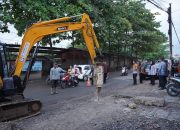 Eva Dwiana Benahi Jalan dan Drainase di Kedamaian, Dikebut Siang-Malam