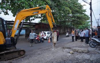 Eva Dwiana Benahi Jalan dan Drainase di Kedamaian, Dikebut Siang-Malam