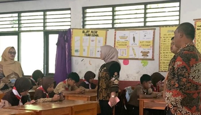 UTS SD di Lampung Barat Digelar via Smartphone, Dinas: Berjalan Lancar