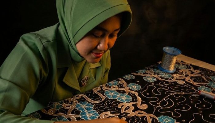 Inspiratif! Bidan di Lampung Kembangkan UMKM Tapis, Kini Pekerjakan 7 Orang