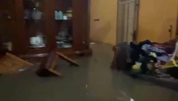 Banjir Setinggi Pinggang Rendam Rumah Warga di Jagabaya I dan II, Kerugian Capai Rp10 Juta