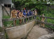 Cegah Banjir Saat Hujan, Eva Dwiana Tinjau Gorong-Gorong di Labuhan Ratu