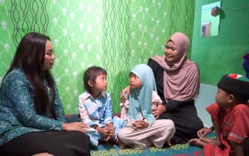 Tangis Ibu Desi Pecah! 3 Anaknya Idap Thalasemia, Zita Anjani Datang Bawa Harapan