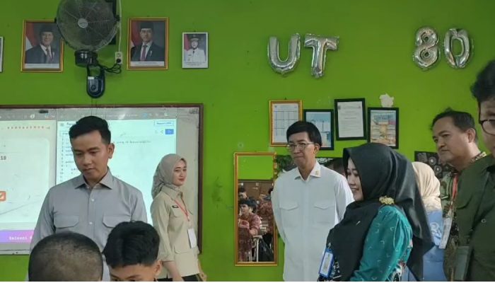 Wapres Gibran Tinjau Pendidikan Vokasi di SMKN 4 Bandar Lampung
