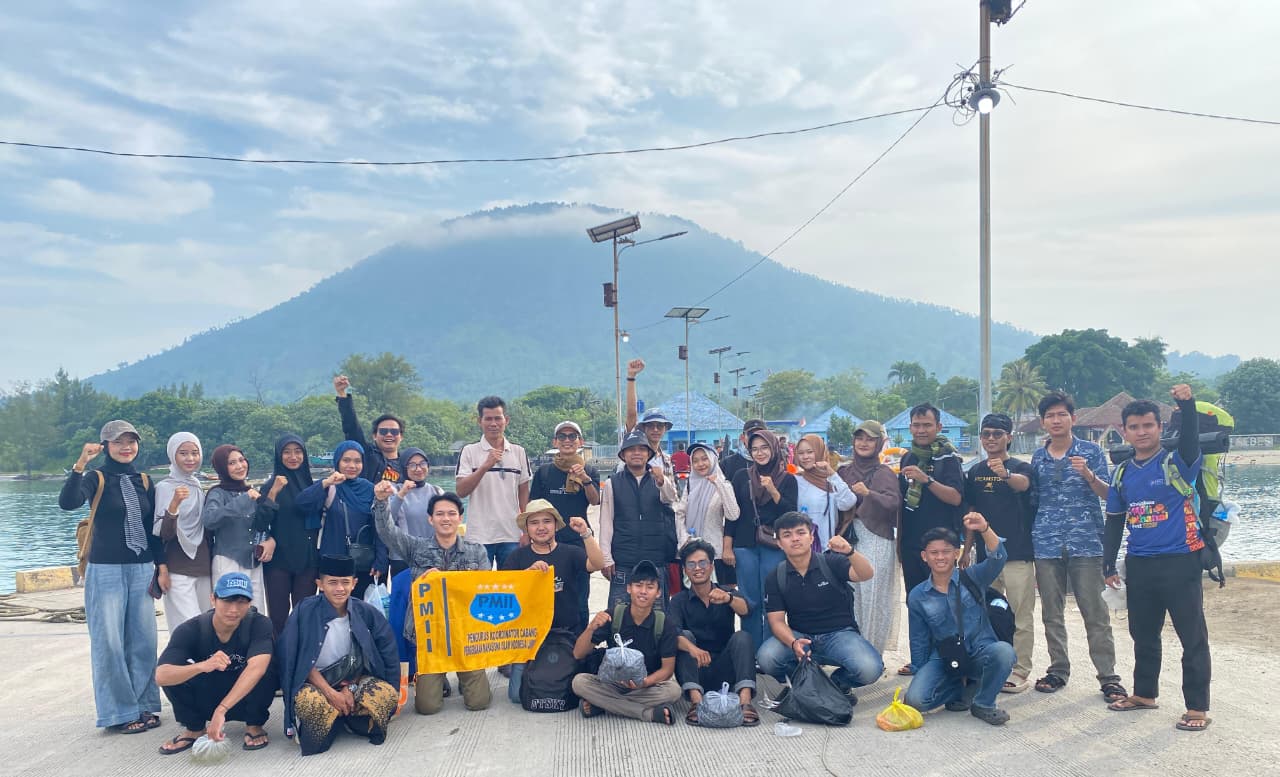 PKC PMII Lampung Gelar Movement Gathering dan Bakti Sosial di Desa Tejang Pulau Sebesi