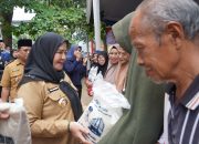 Eva Dwiana Salurkan Bantuan Beras ke 146 Ribu KPM di Bandar Lampung