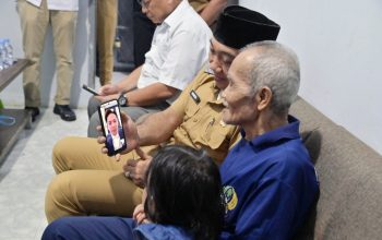 Wujud Nyata Kepedulian, Bupati Radityo Egi Siapkan Ruang Pemberdayaan Ekonomi untuk Mbah Mujiran
