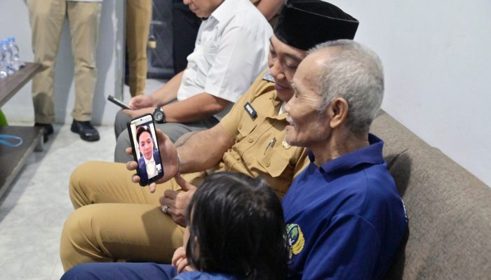 Wujud Nyata Kepedulian, Bupati Radityo Egi Siapkan Ruang Pemberdayaan Ekonomi untuk Mbah Mujiran