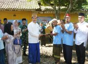 Bupati Egi Serahkan Sapi Kurban Raksasa 1,051 Ton dari Presiden Prabowo untuk Warga Jati Agung