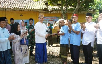 Bupati Egi Serahkan Sapi Kurban Raksasa 1,051 Ton dari Presiden Prabowo untuk Warga Jati Agung