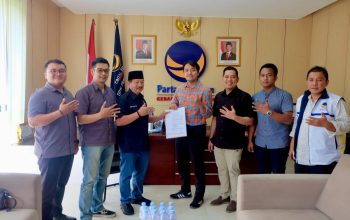 NasDem Lampung Serahkan SK Kepengurusan Bahu, Rian Ali Akbar Ditunjuk sebagai Ketua