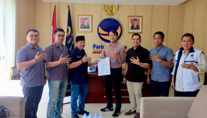 NasDem Lampung Serahkan SK Kepengurusan Bahu, Rian Ali Akbar Ditunjuk sebagai Ketua