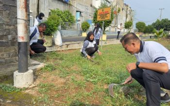 Semangat Jumat Bersih, Kalapas Pimpin Langsung Jajaran Tata Area Luar Institusi