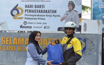 Jumat Berkah, Kalapas dan Jajaran Salurkan Bantuan Sosial untuk Warga Sekitar