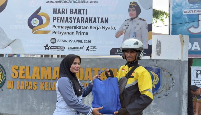 Jumat Berkah, Kalapas dan Jajaran Salurkan Bantuan Sosial untuk Warga Sekitar