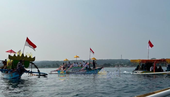 Laut Krui Bersolek, Parade Perahu Hias Semarakkan Tradisi Ngumbai Lawok