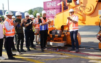 Tingkatkan Layanan Bongkar Muat Petikemas, Pelindo Regional 2 Panjang Resmikan QCC 004