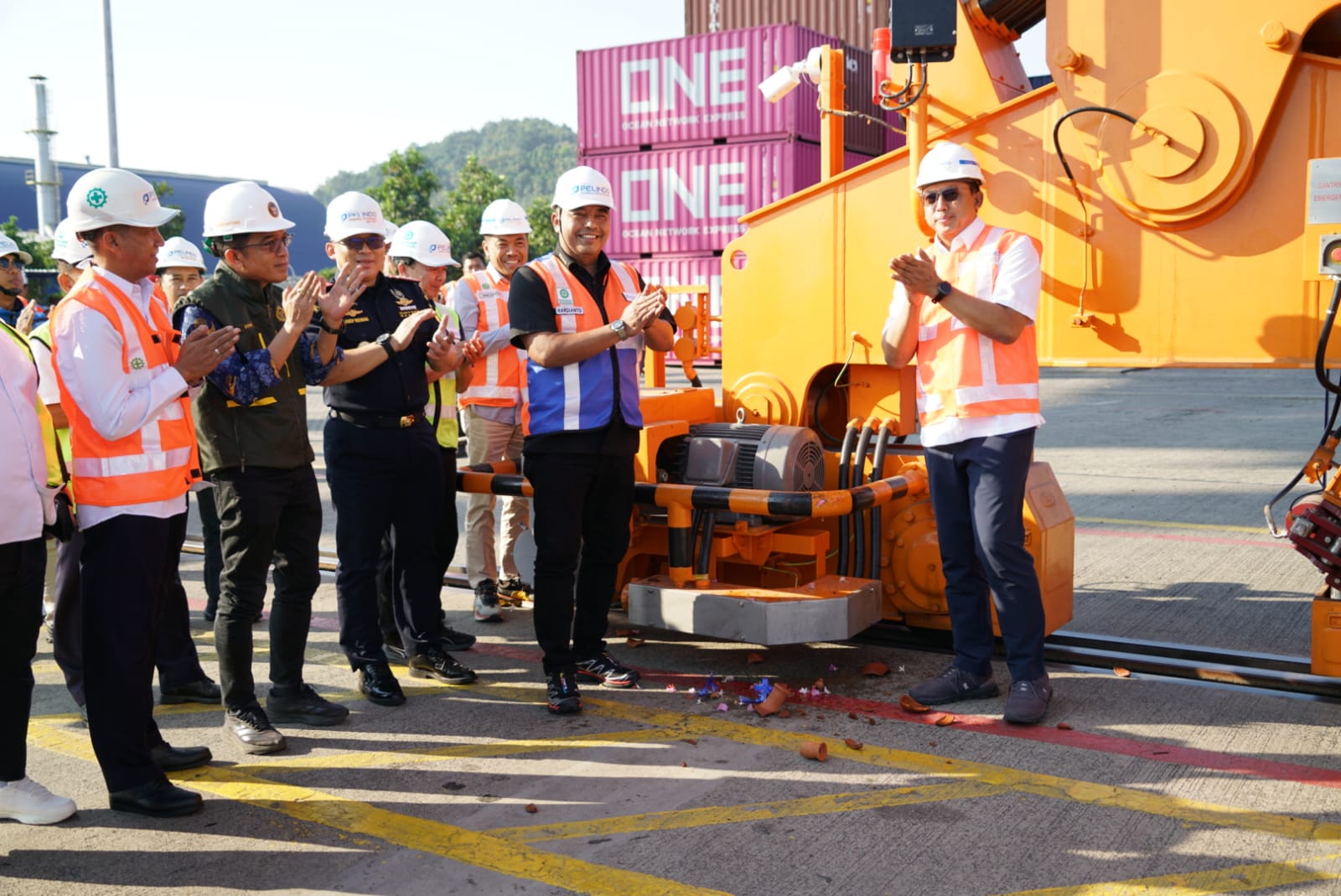 Tingkatkan Layanan Bongkar Muat Petikemas, Pelindo Regional 2 Panjang Resmikan QCC 004