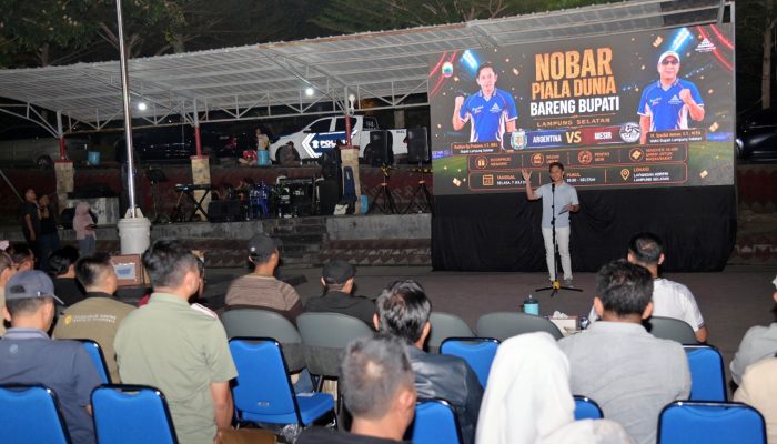 UMKM Raup Berkah dari Nobar Piala Dunia, Bupati Egi: Gema HELAU Gerakkan Ekonomi Rakyat dan Perkuat Gotong Royong