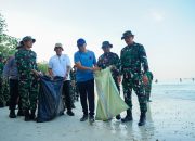Ribuan Warga Turun ke Pantai, Tak Sekadar Pungut Sampah tapi Bangun Budaya Bersih