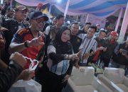 Nobar Final Piala Dunia di Tugu Adipura Bertabur Hadiah, Ribuan Warga Antusias