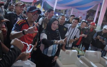 Nobar Final Piala Dunia di Tugu Adipura Bertabur Hadiah, Ribuan Warga Antusias