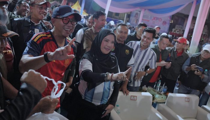 Nobar Final Piala Dunia di Tugu Adipura Bertabur Hadiah, Ribuan Warga Antusias