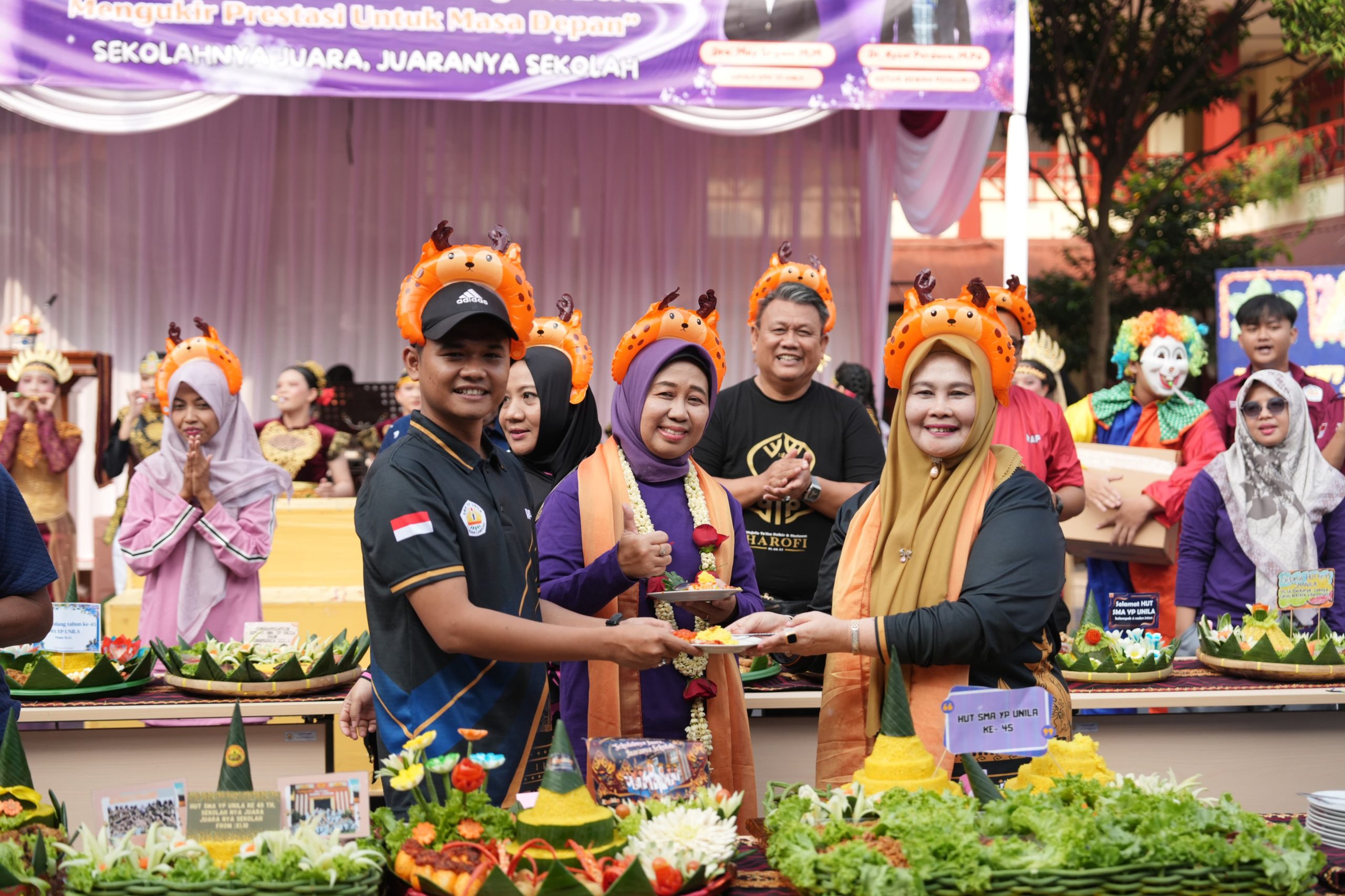 Meriahkan Usia ke-45, SMA YP Unila Gelar Jalan Sehat dan Potong Tumpeng