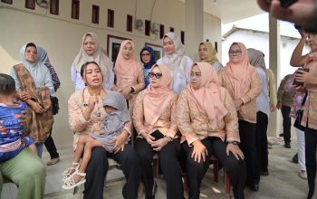 Sentuh Langsung Keluarga Penerima Bantuan, Ketua TP PKK Lampung Selatan Perkuat Pendampingan Anak Berisiko Stunting