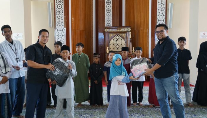 Pelindo Regional 2 Panjang Santuni 31 Anak Yatim Piatu