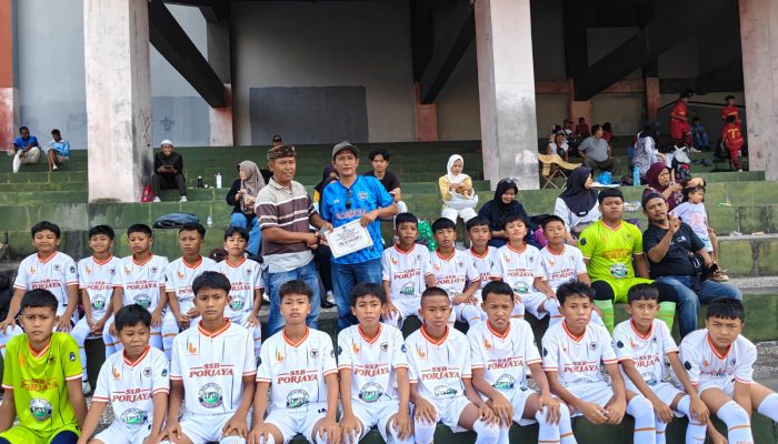 Peduli Sepakbola, Antonius Beri Bantuan Porjaya FC